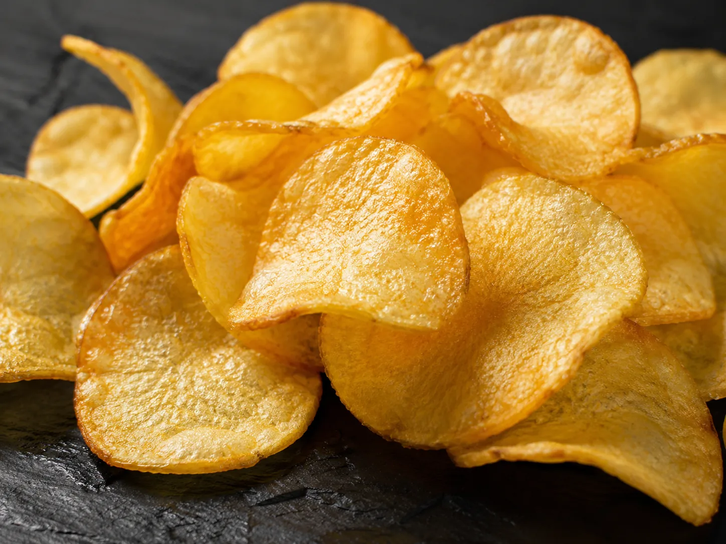 Fabricated potato chip fry color comparison using low reducing sugar potato flakes